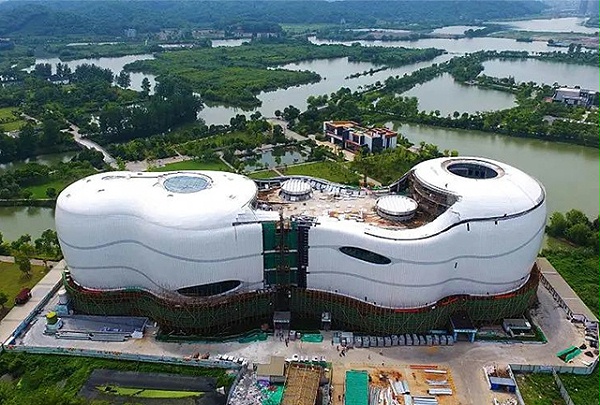 中国动漫博物馆钢结构墙面及顶部收尾工作