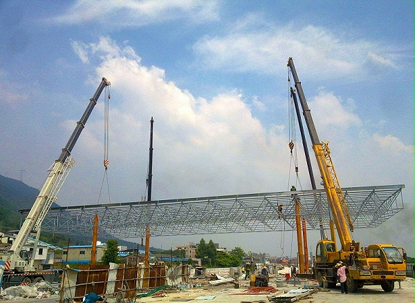 郑州蔚蓝钢结构整体安装法